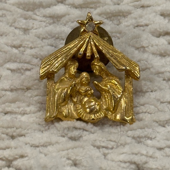 Vintage AVON Nativity Lapel Pin Clear Rhinestone Gold Tone - Picture 2 of 7